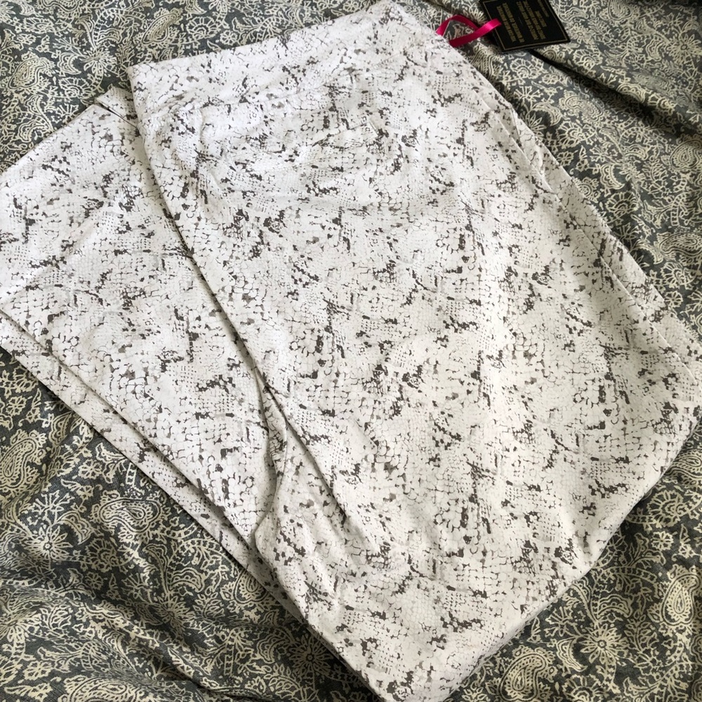 NWT Christian Siriano white snakeskin print grey pull on pants 18W